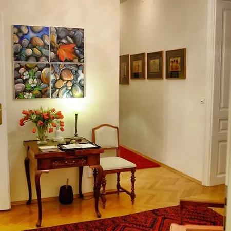 Altbauapartment Am Stadtpark Mit Uhrturmblick Apartamento Graz