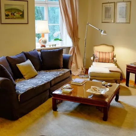 Altbauapartment Am Stadtpark Mit Uhrturmblick