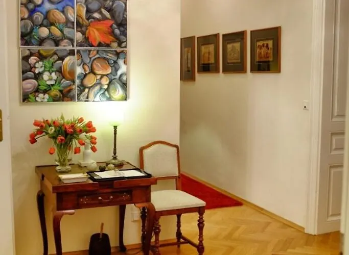 Altbauapartment Am Stadtpark Mit Uhrturmblick Apartment Graz